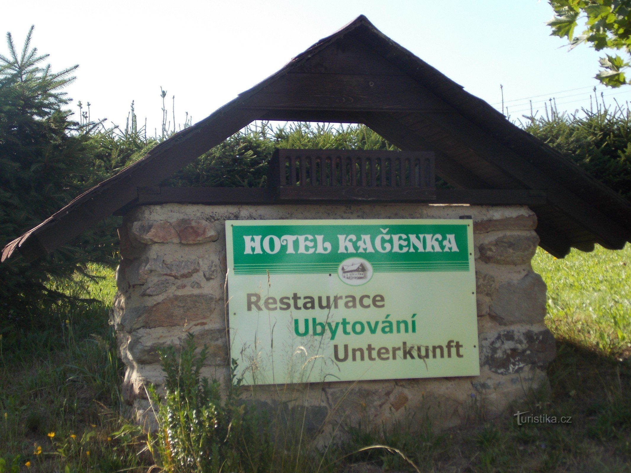 Hotel Kačenka sobre la ciudad de Králíky