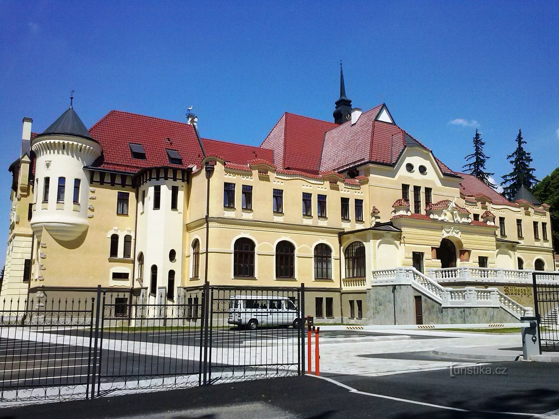 Ξενοδοχείο μπροστά στο Krakonoš