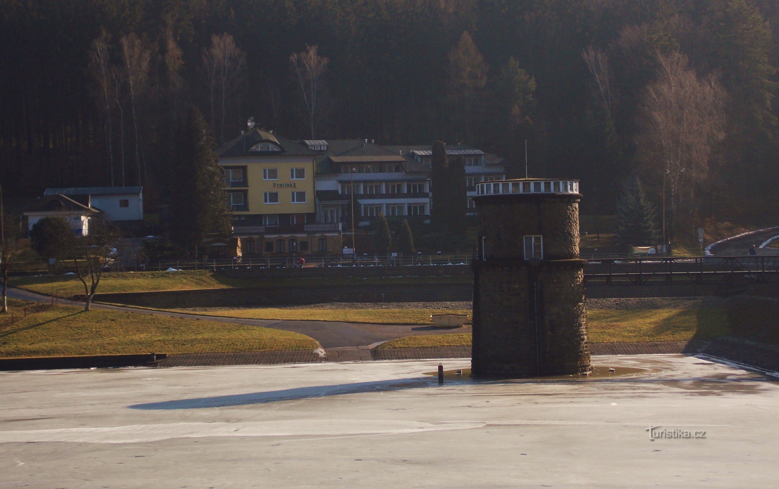 Hotel Vyhlídka perto da barragem em Luhačovice