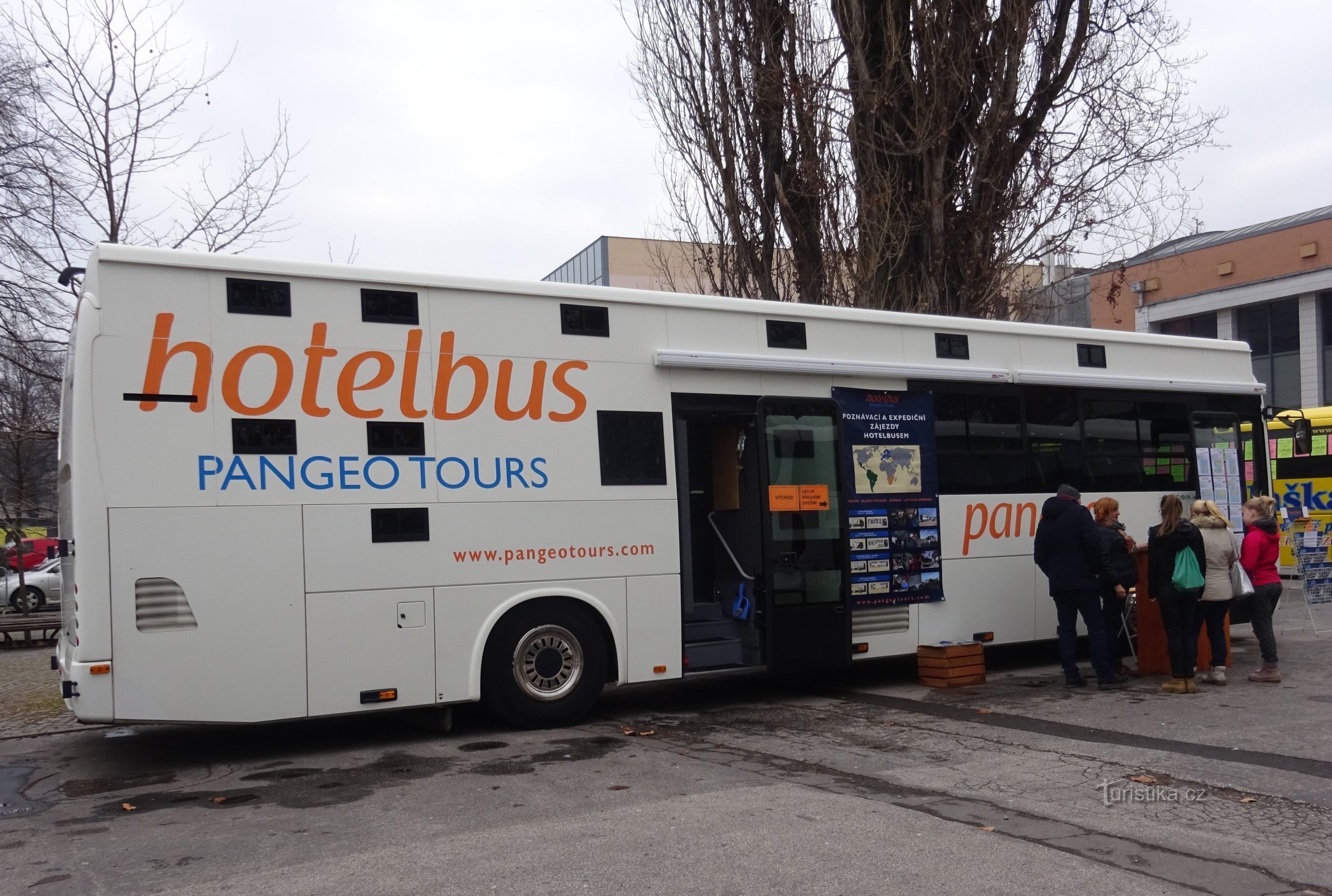 CK Pangeo hotellbuss