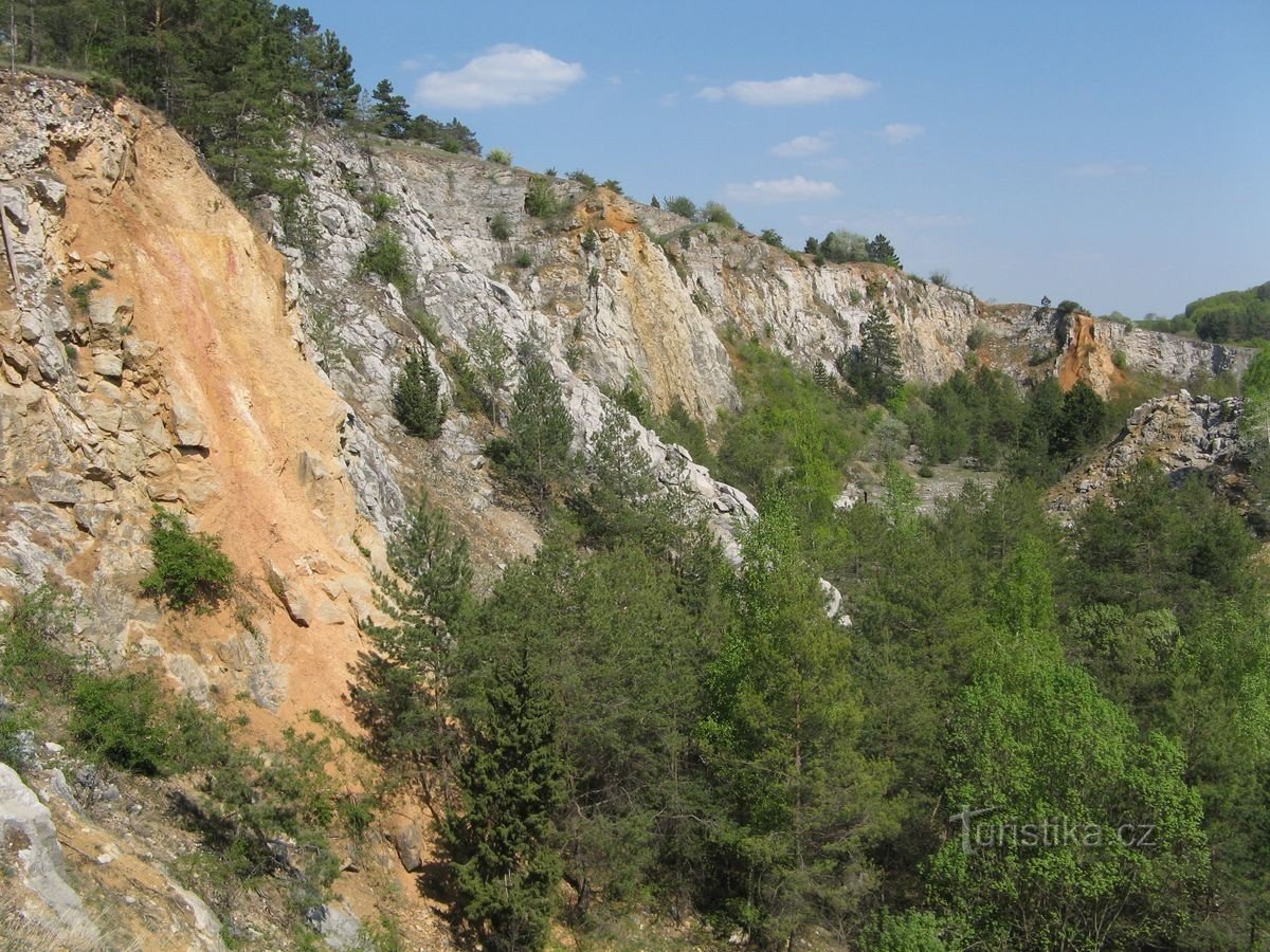 Houbav 采石场，Koněprusy