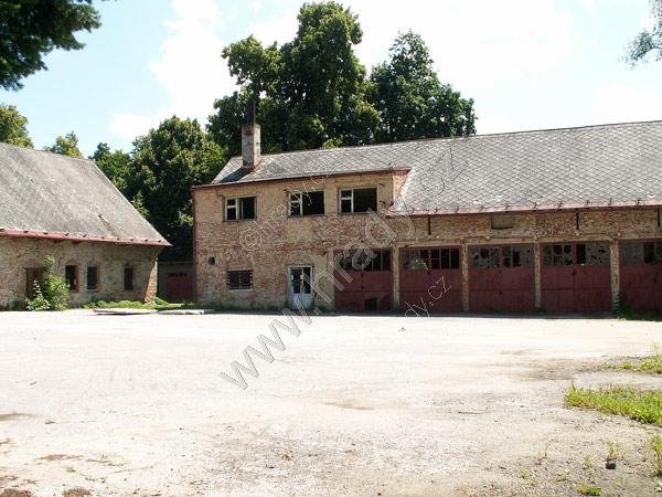 hraběcí konírna s mléčnicí