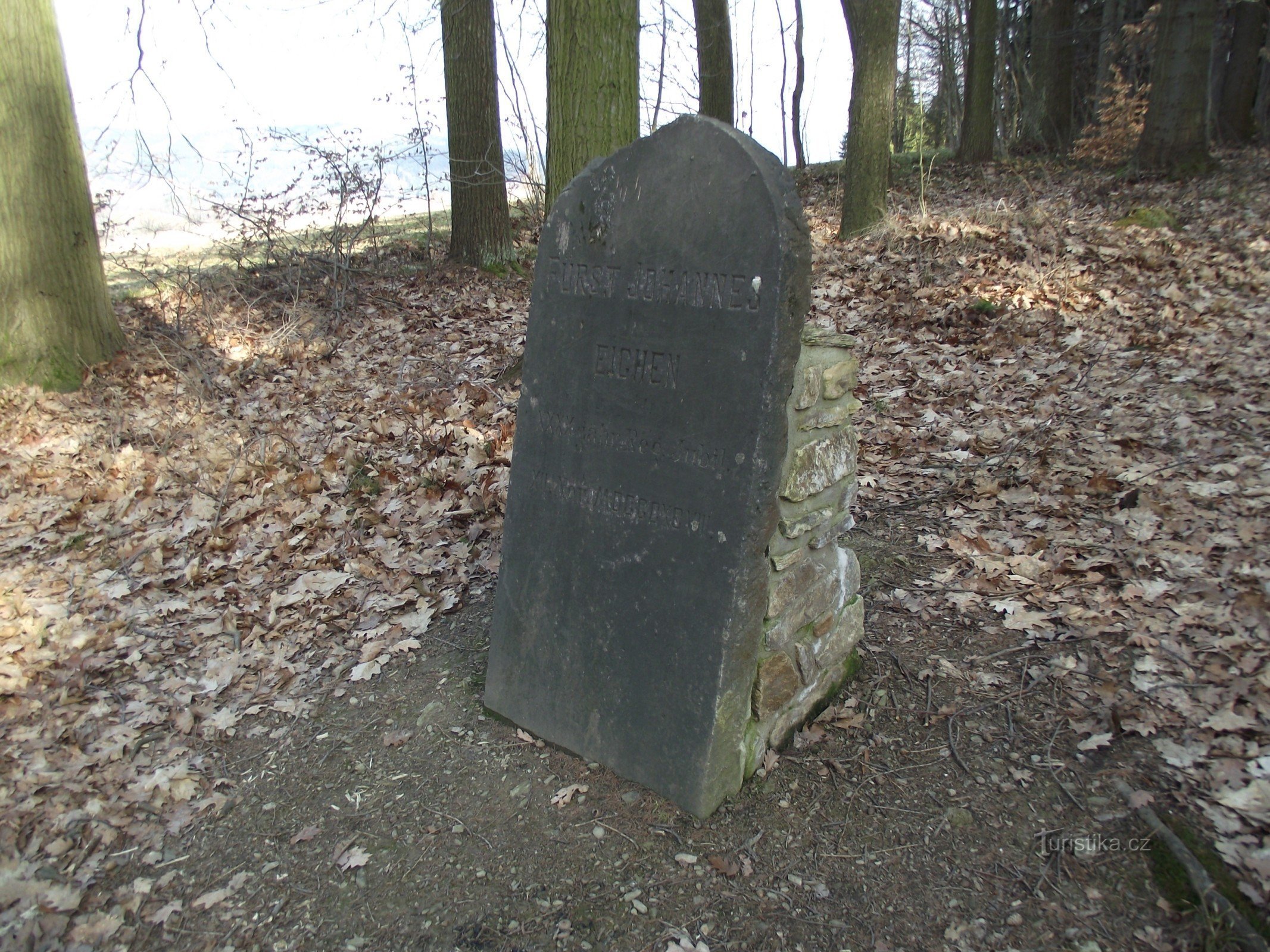 Hrabenov (apnenec) – jubilejni kamni kneza Johanna II. iz Lihtenštajna