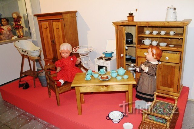 Folk kan beundre gammelt og nyere legetøj i Museum of Southeastern Moravia i Zlín
