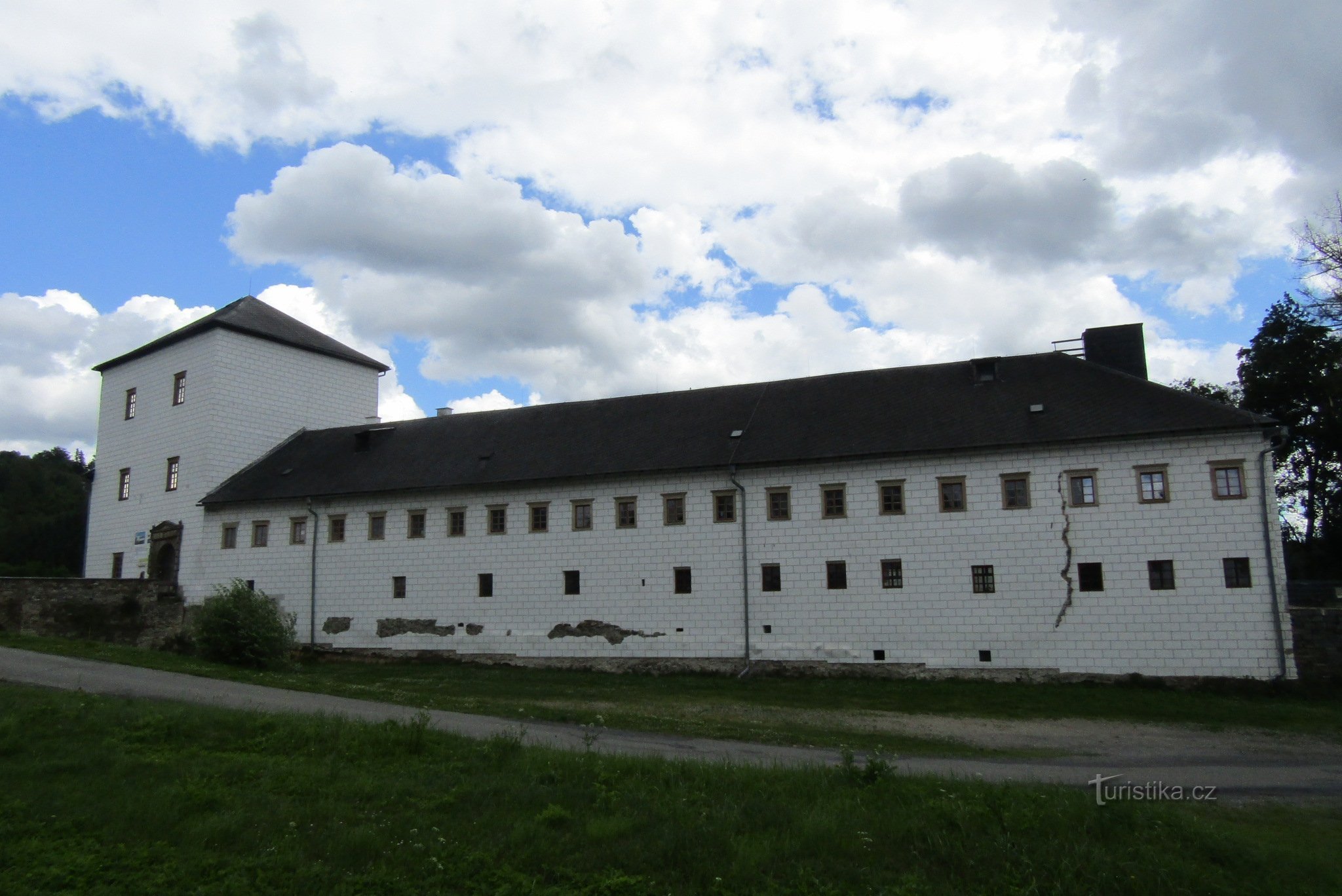 Burg und Schloss Kolštejn im Dorf Branná