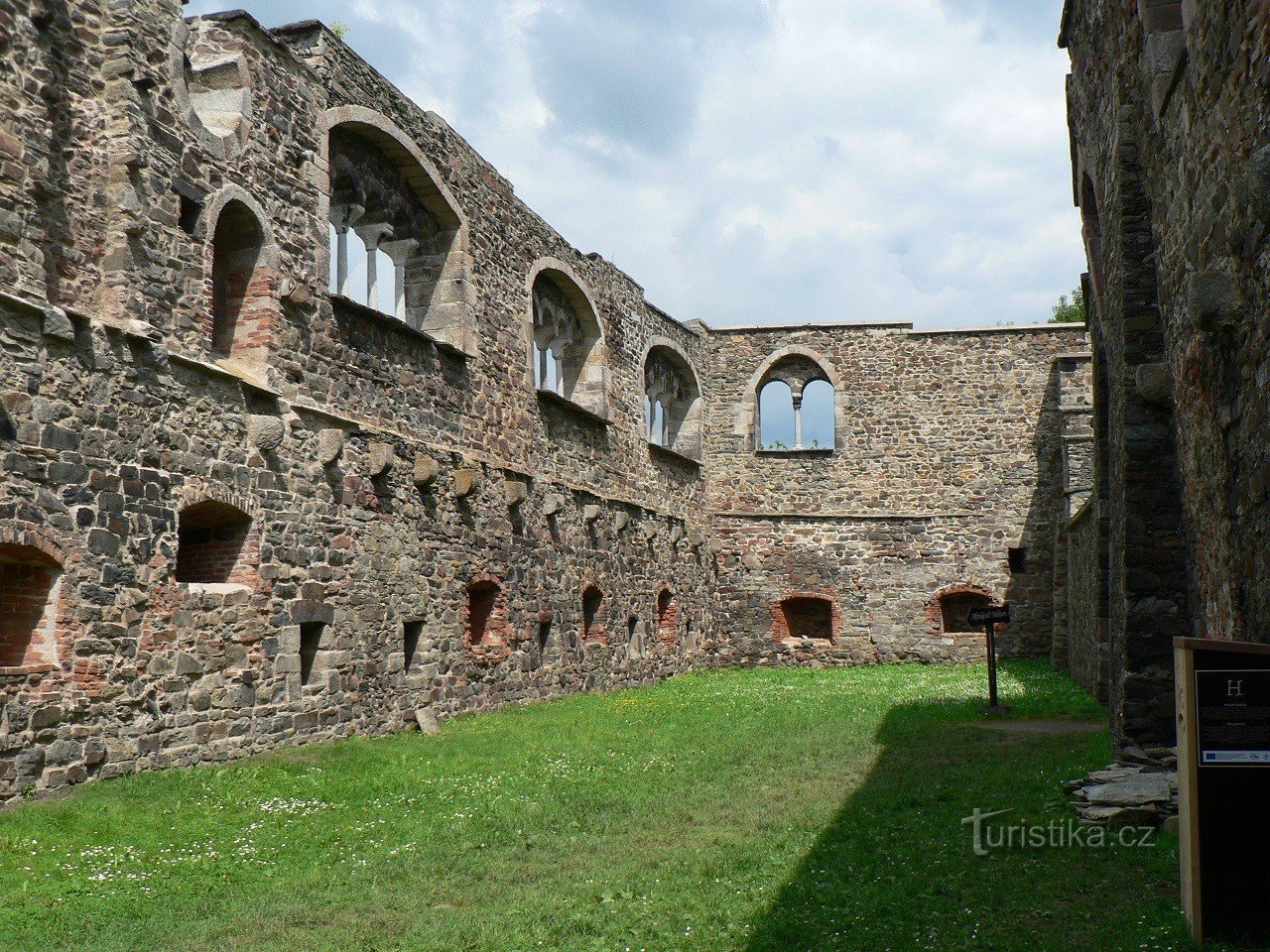 Schloss Eger, Inneres des Schlosses