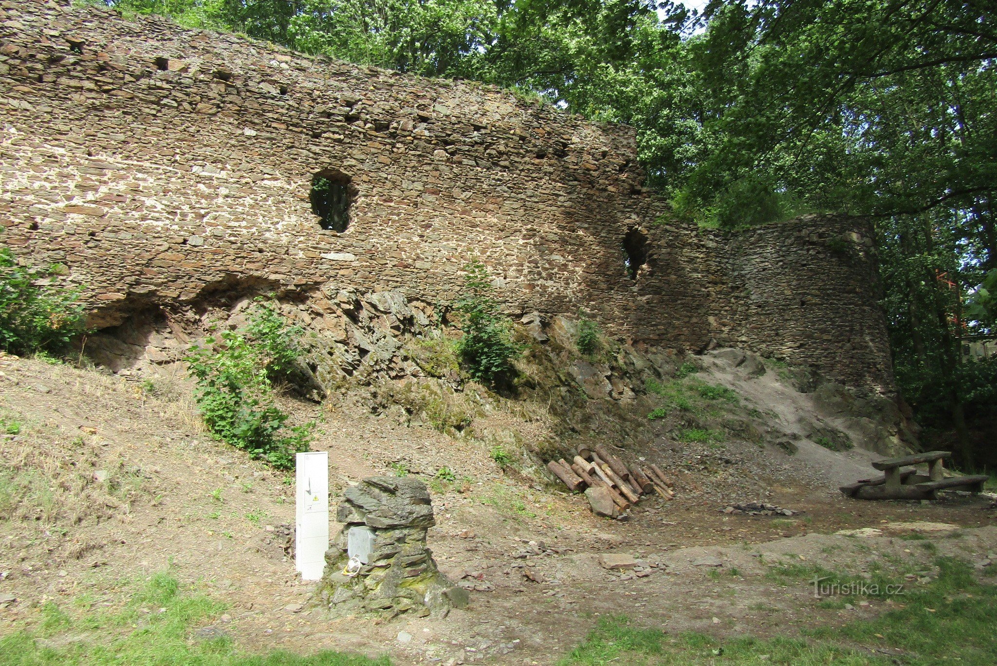 Замок Цимбурк, также называемый Трнавкой.