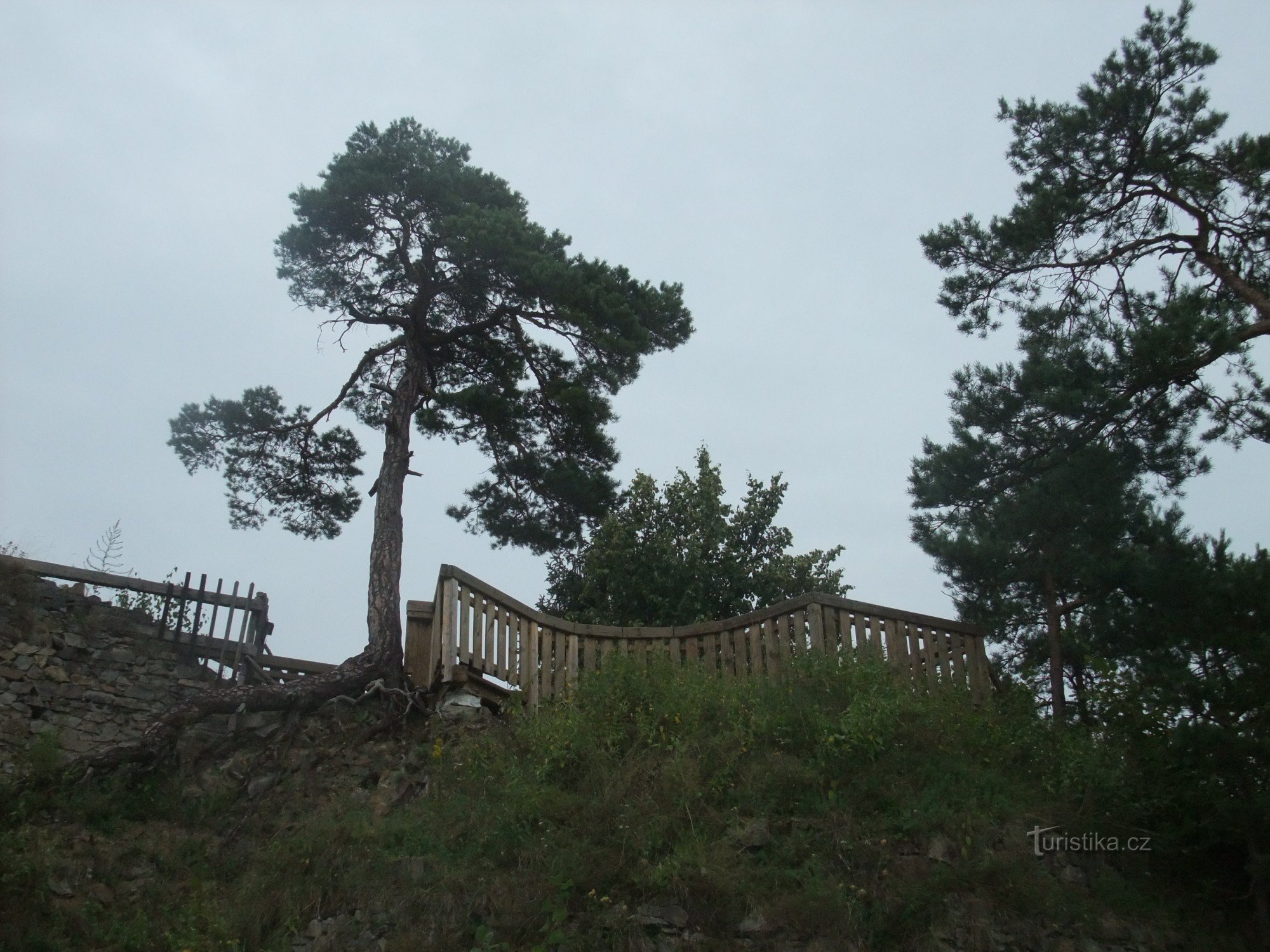 Château de pierre de la jeune fille