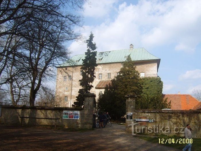 Il castello di Houska, porta dell'inferno