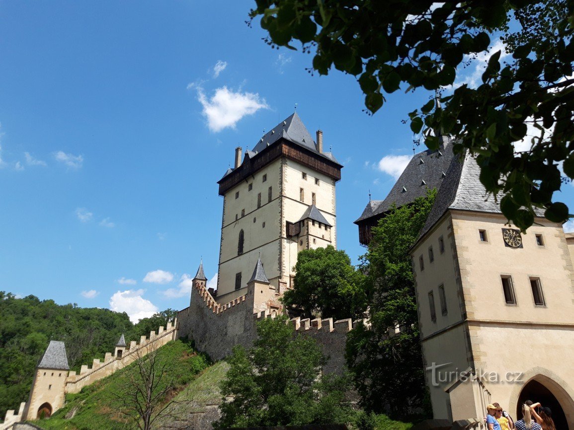 Grad Karlštejn ni naprodaj, čeprav…