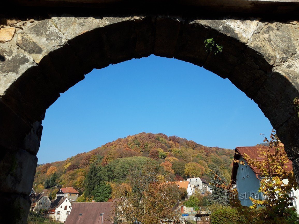 Castelul Krupka și punctul de belvedere