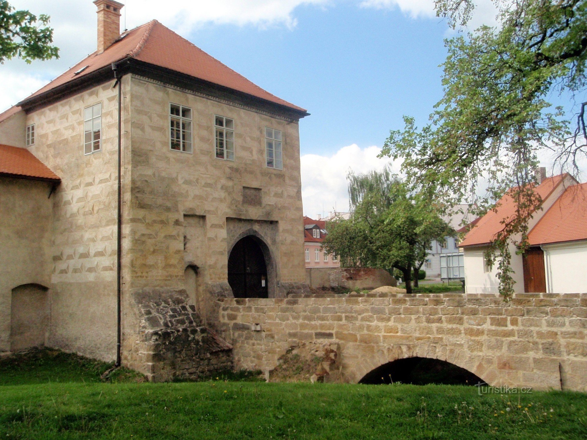 Schloss Lipý - Eingangstor