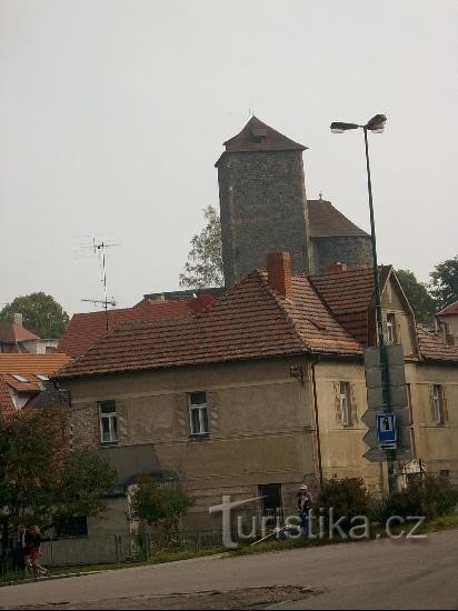 Château du quai de Sázava: Le plus ancien rapport écrit sur l'existence de Týnec et Týnec h