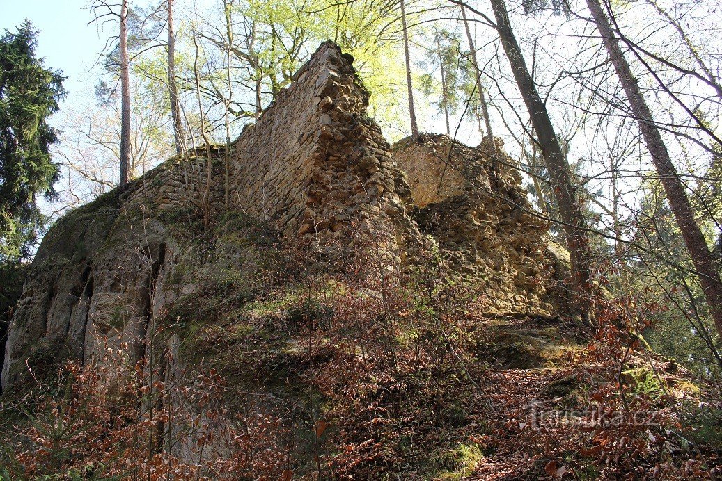 Zamek Pařez, widok od wschodu