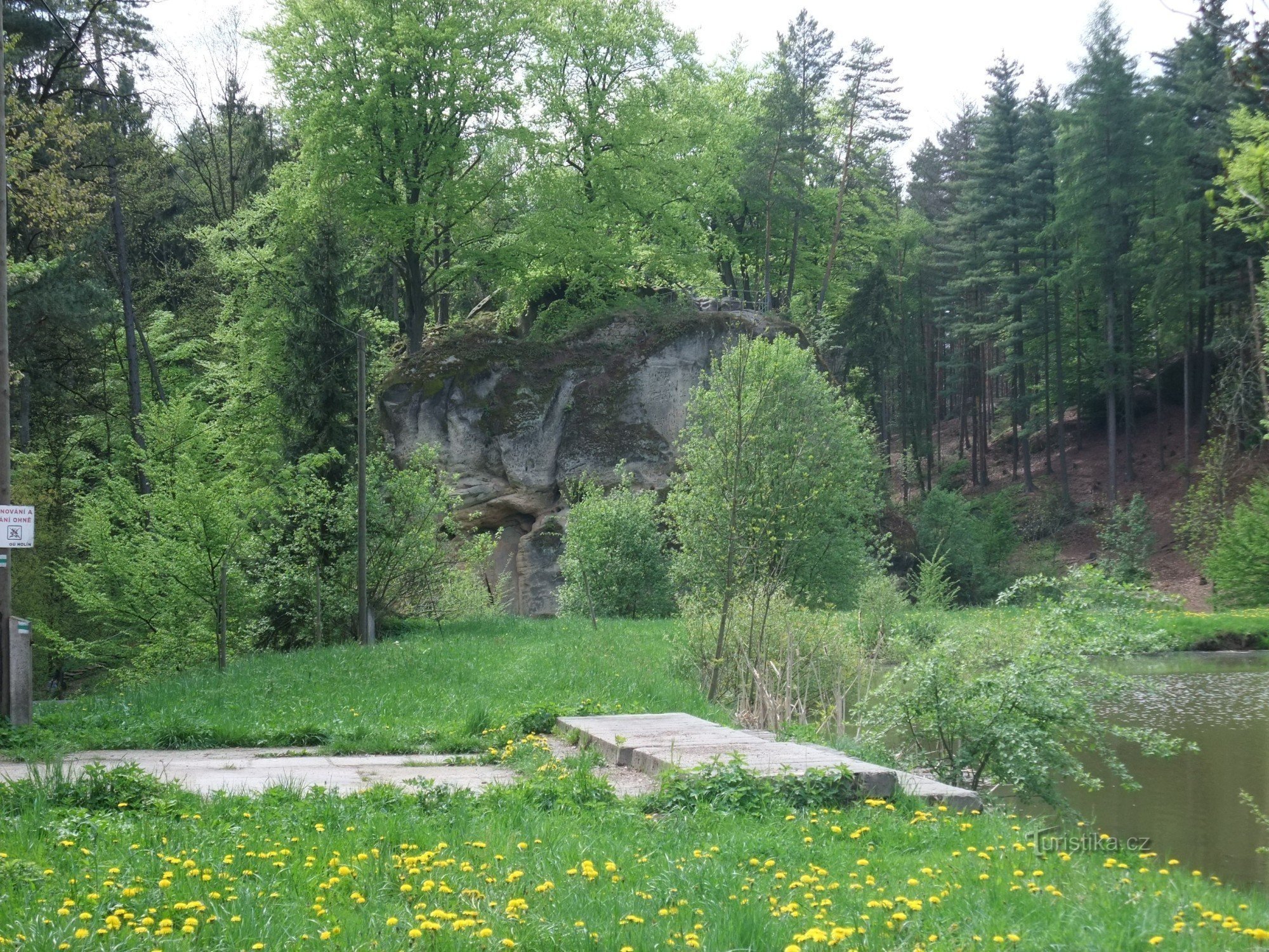 Castello di Pařez, vista dal parcheggio