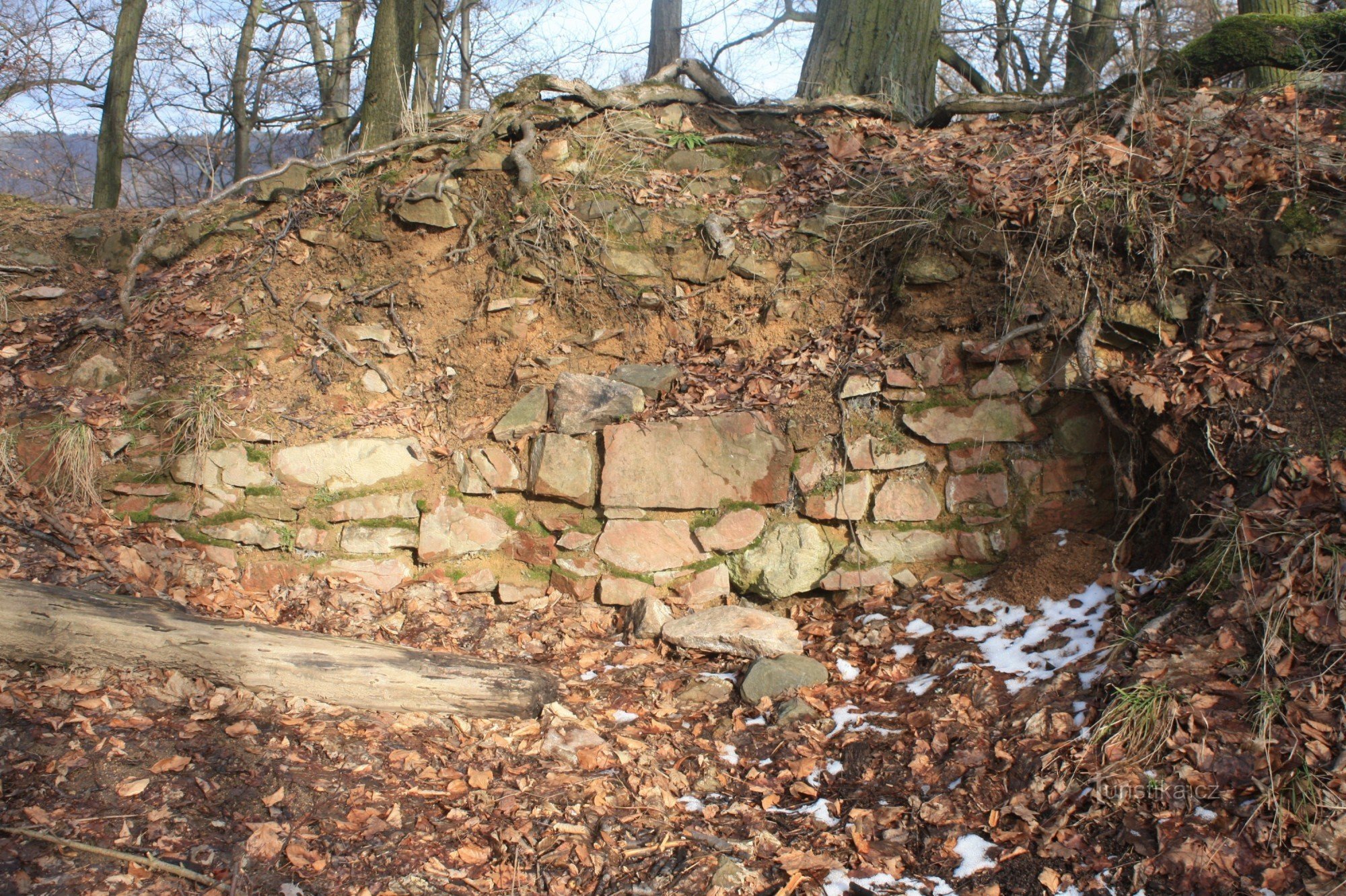 Ronov Castle - detail of the exposed part of the masonry