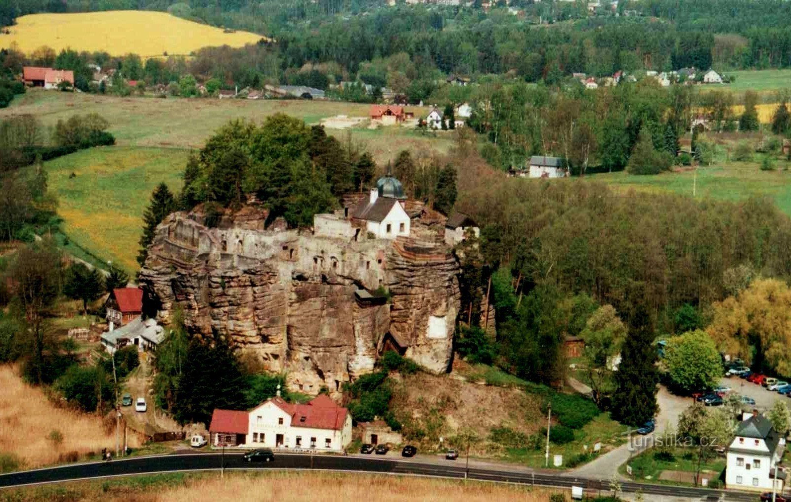 Sloupski grad z razgledišča (zdaj je tam tudi razgledni stolp)