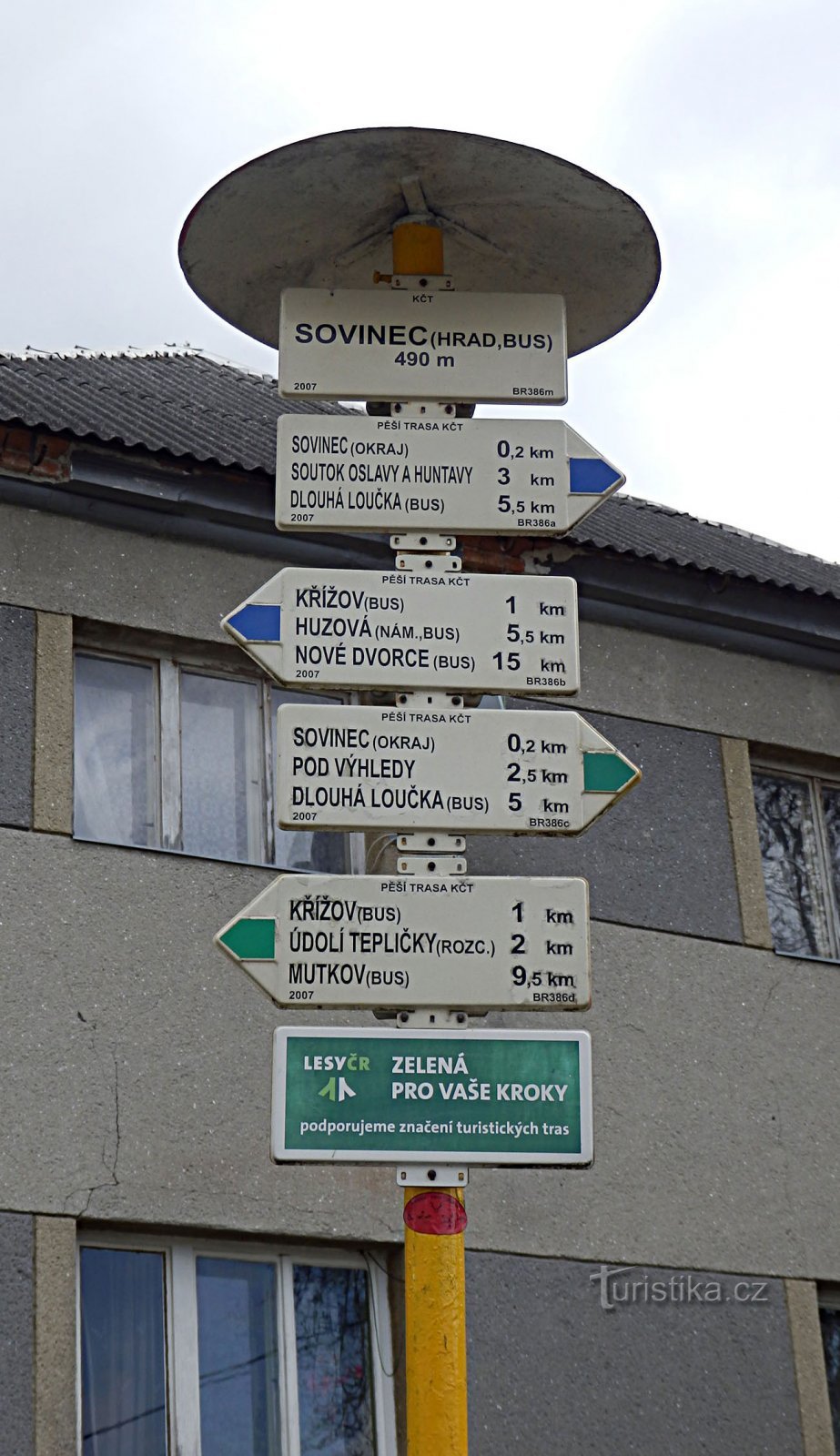 Castelul Sovinec - stâlp indicator