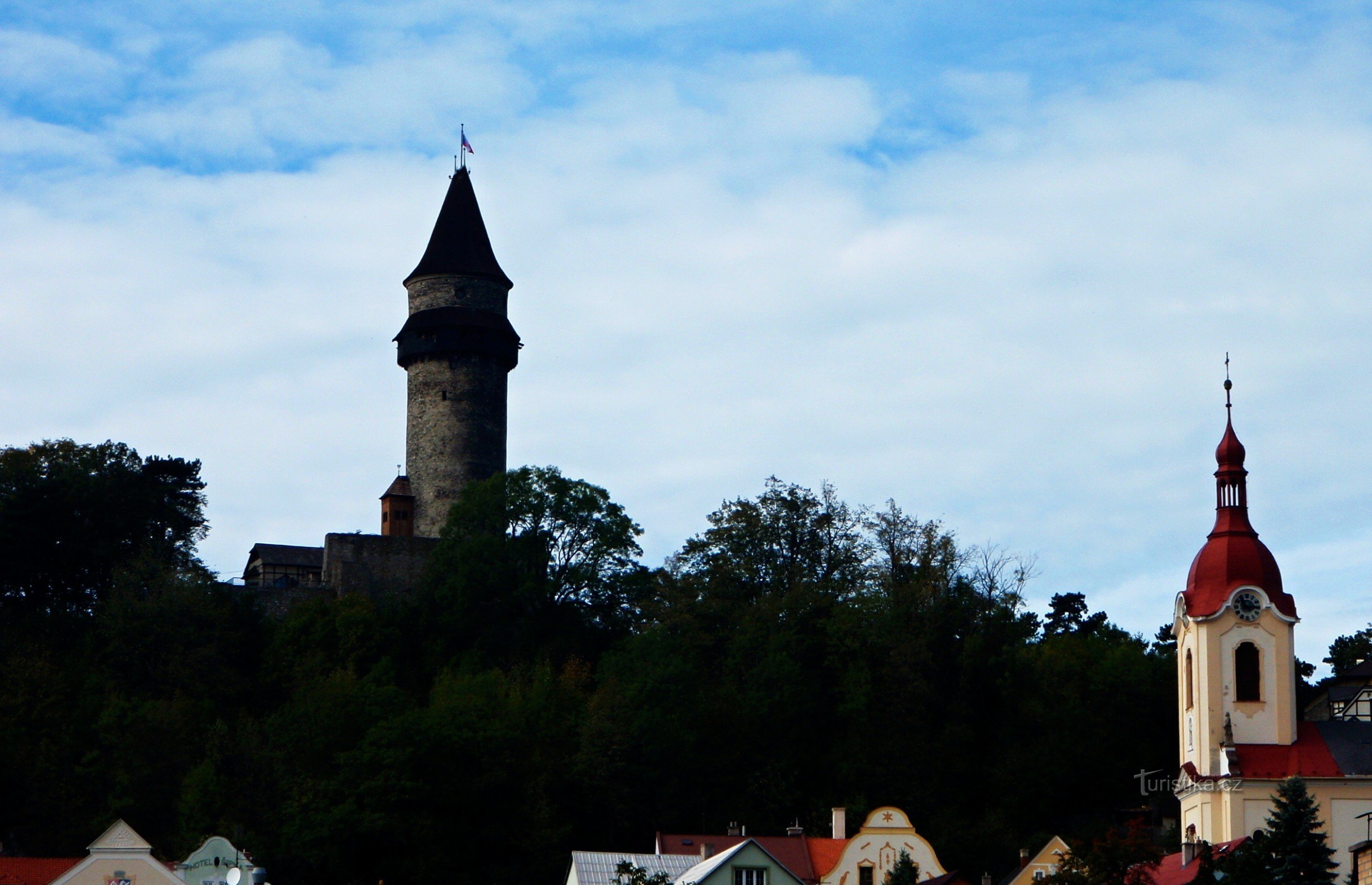 Castelo de Štramberk e torre de vigia de Trúba