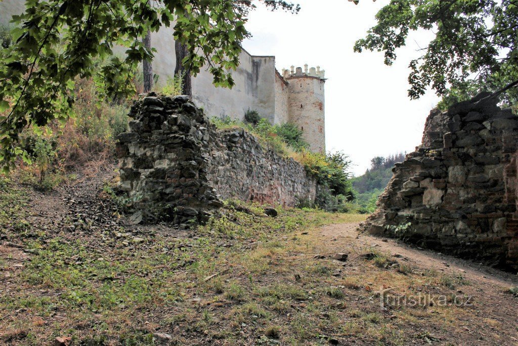 Walls on the west side