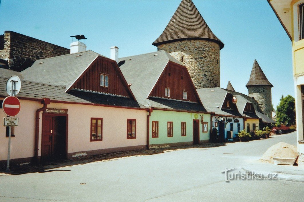 Torres del castillo, Polička