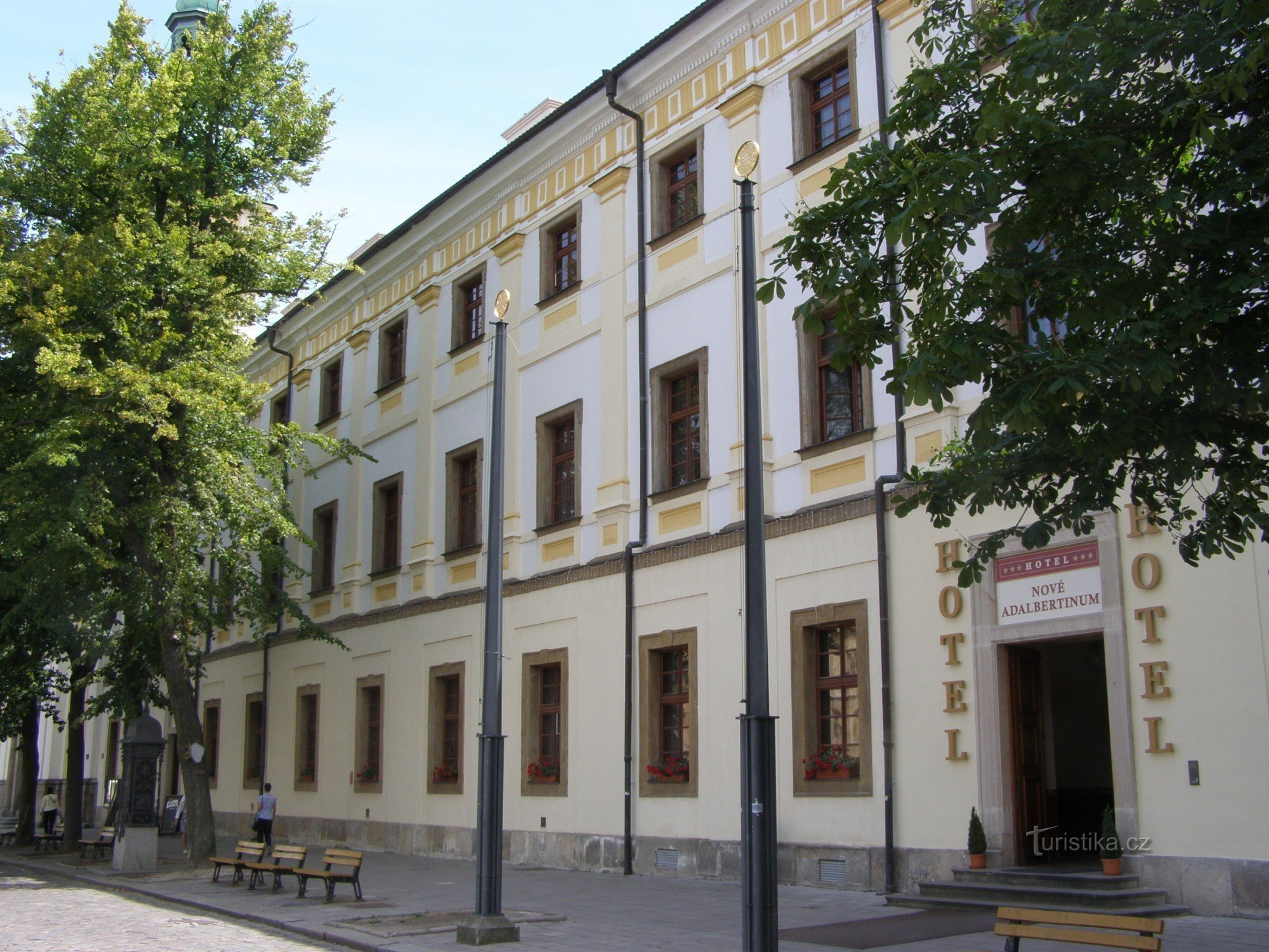 Hradec Králové - cựu đại học Dòng Tên - New Adalbertinum