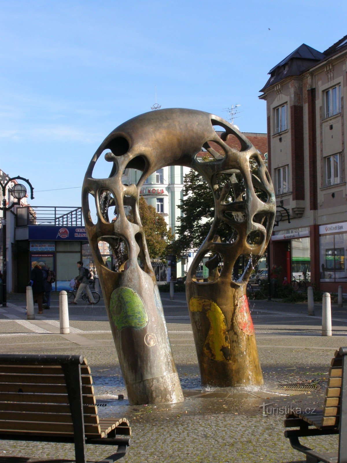 Hradec Králové - fuente en la plaza Baťka