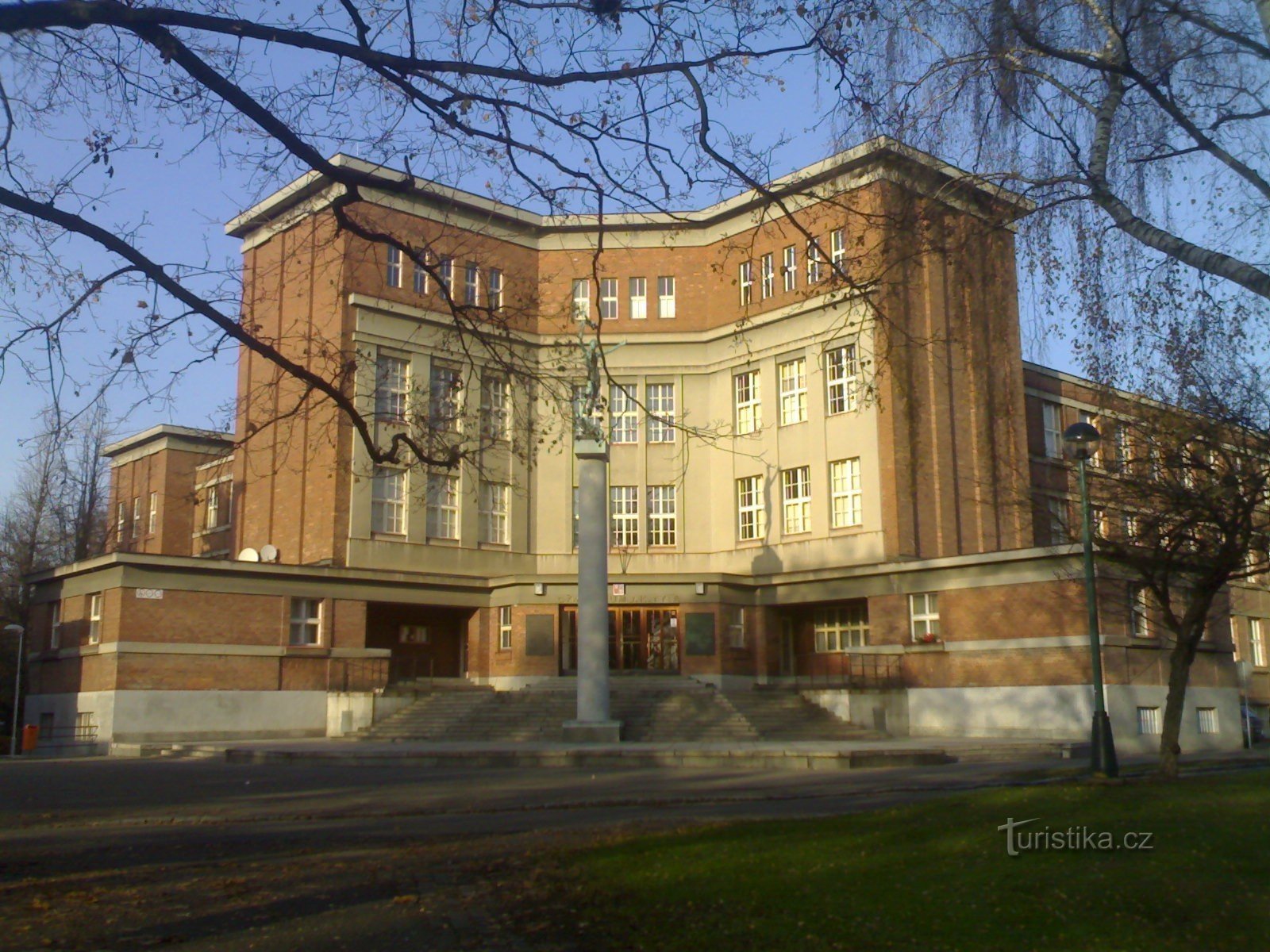 Hradec Králové - Gymnázium JKTyla - khu phức hợp trường học ở Lipky