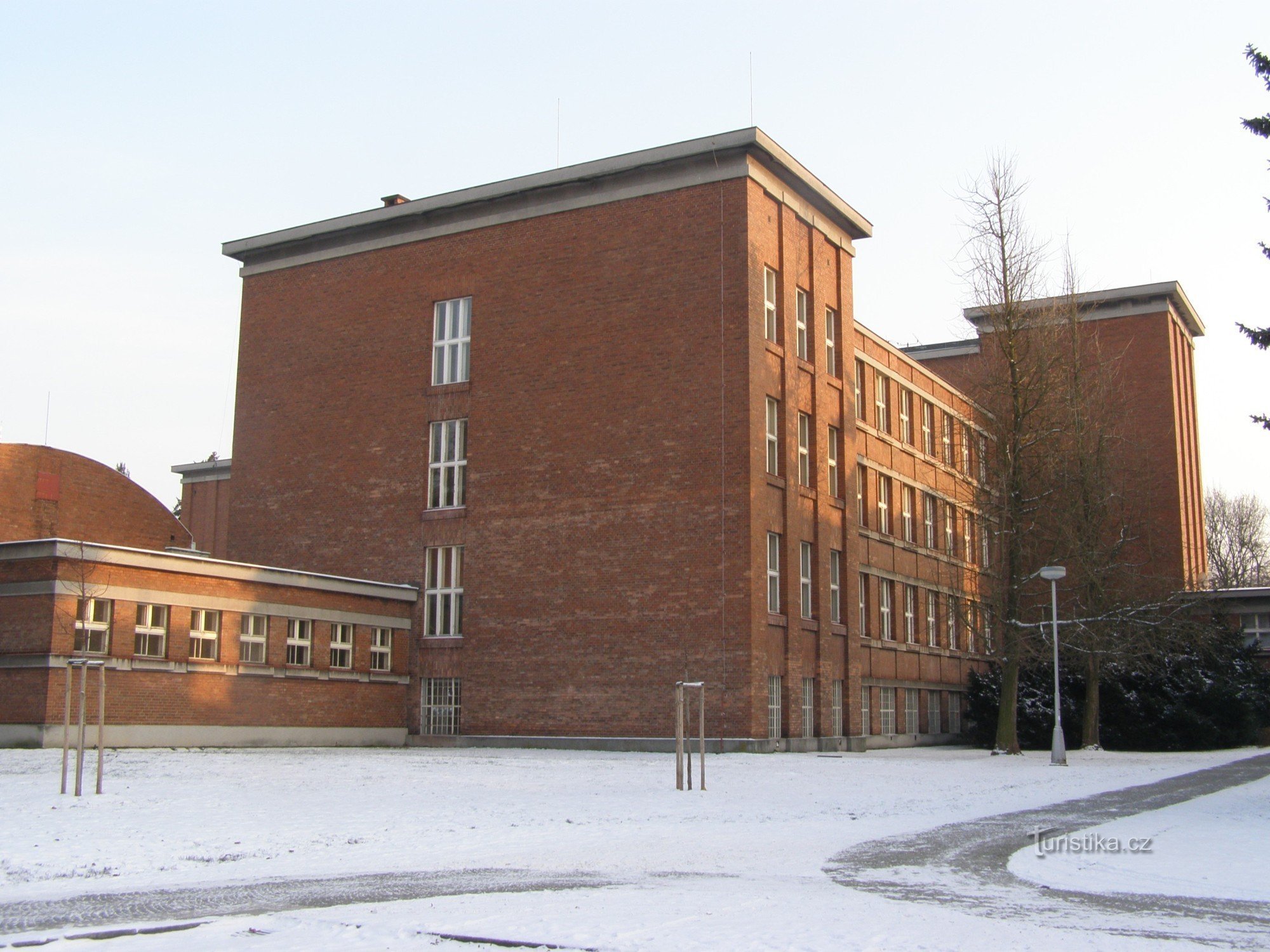Hradec Králové - Gymnázium JKTyla - khu phức hợp trường học ở Lipky