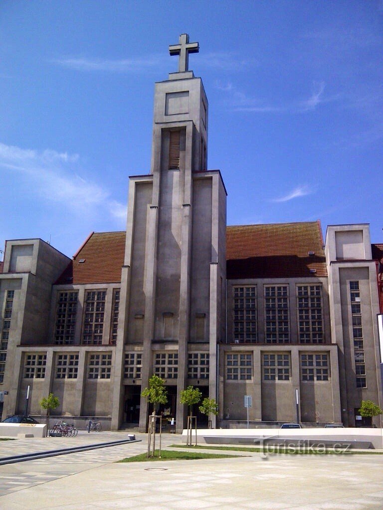 Hradec Králové - Herrens guddommelige hjertes kirke