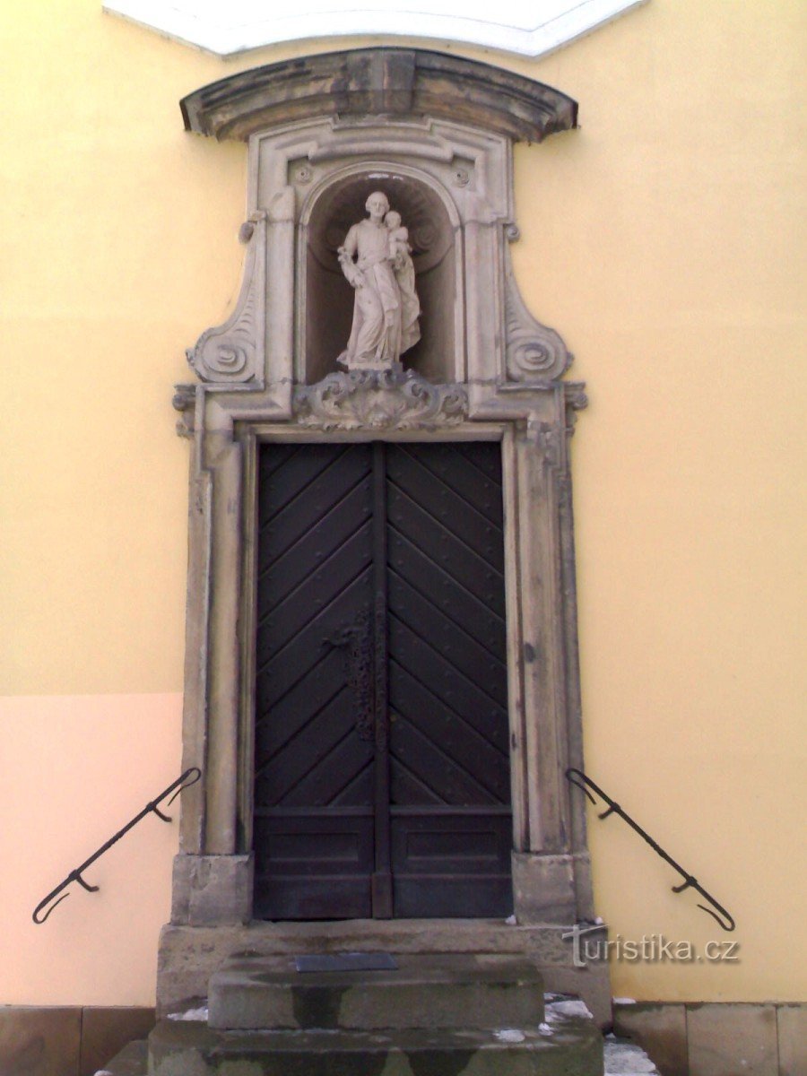 Hradec Králové - Szűz Mária Mennybemenetele templom