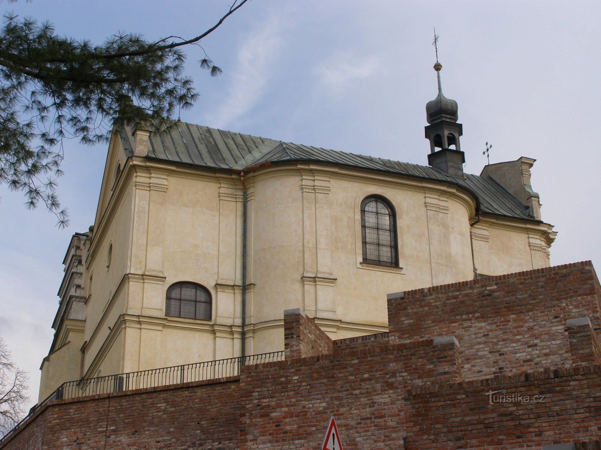 Hradec Králové - Pyhän Nikolauksen kirkko Jan Nepomucký