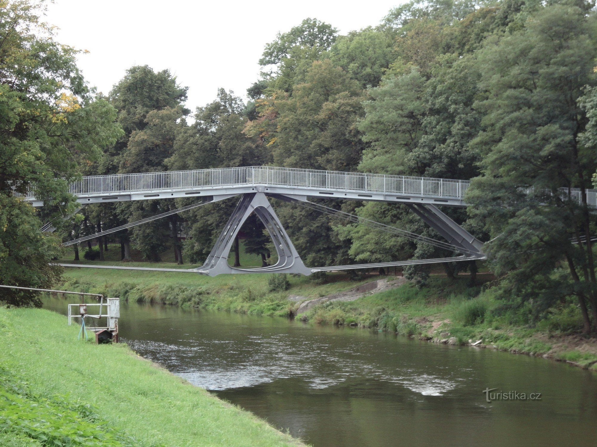 Hradec Králové - Fußgängerbrücke für Fußgänger und Radfahrer über Orlica