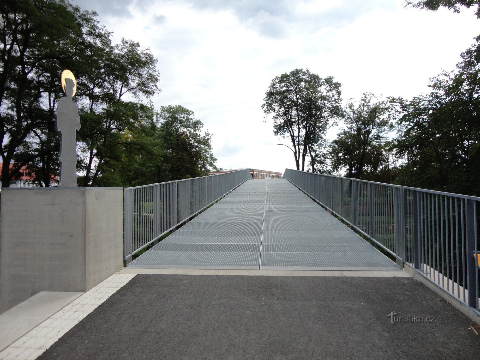 Hradec Králové - gångbro för fotgängare och cyklister över Orlica