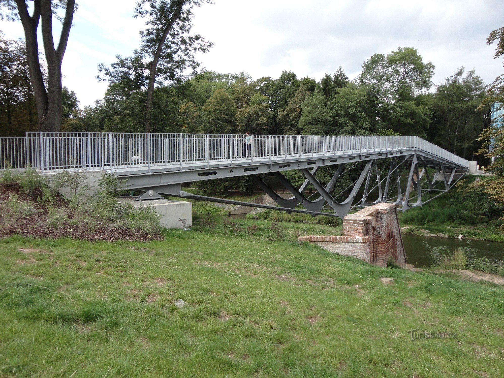 Hradec Králové - gångbro för fotgängare och cyklister över Orlica