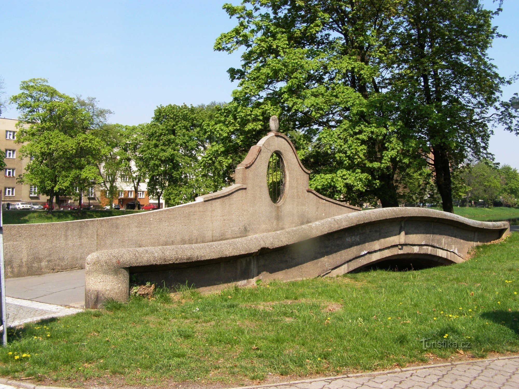 Hradec Králové - cây cầu bắc qua suối Piletický