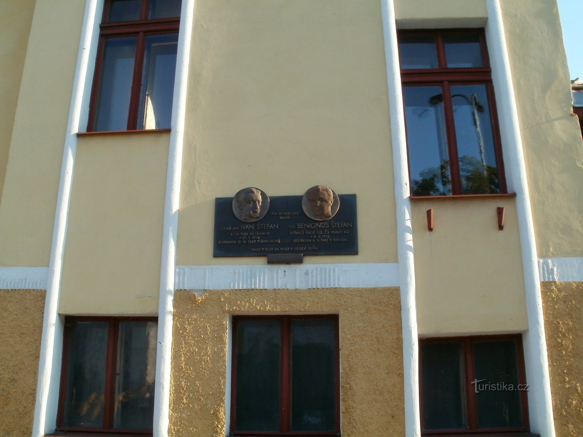 Hradec Králové - Štefan 兄弟的纪念牌匾
