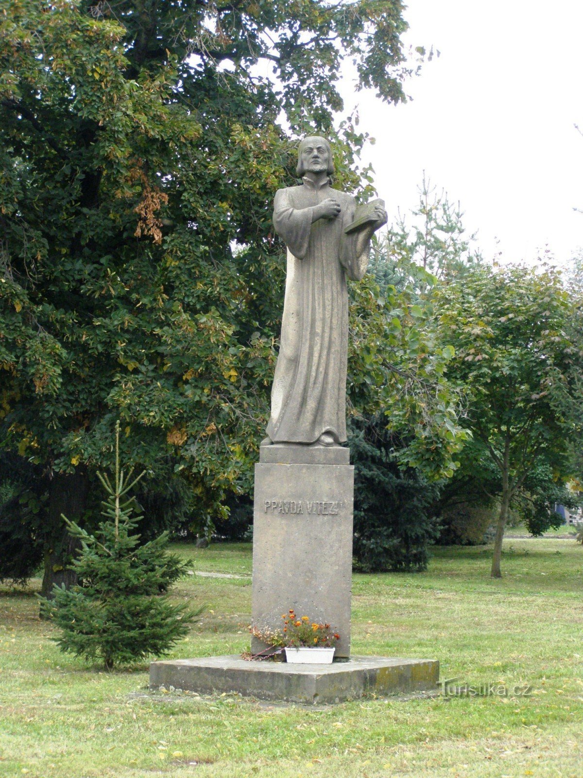 Hradec Králové - Plotiště nad Labem - monument voor Meester Jan Hus