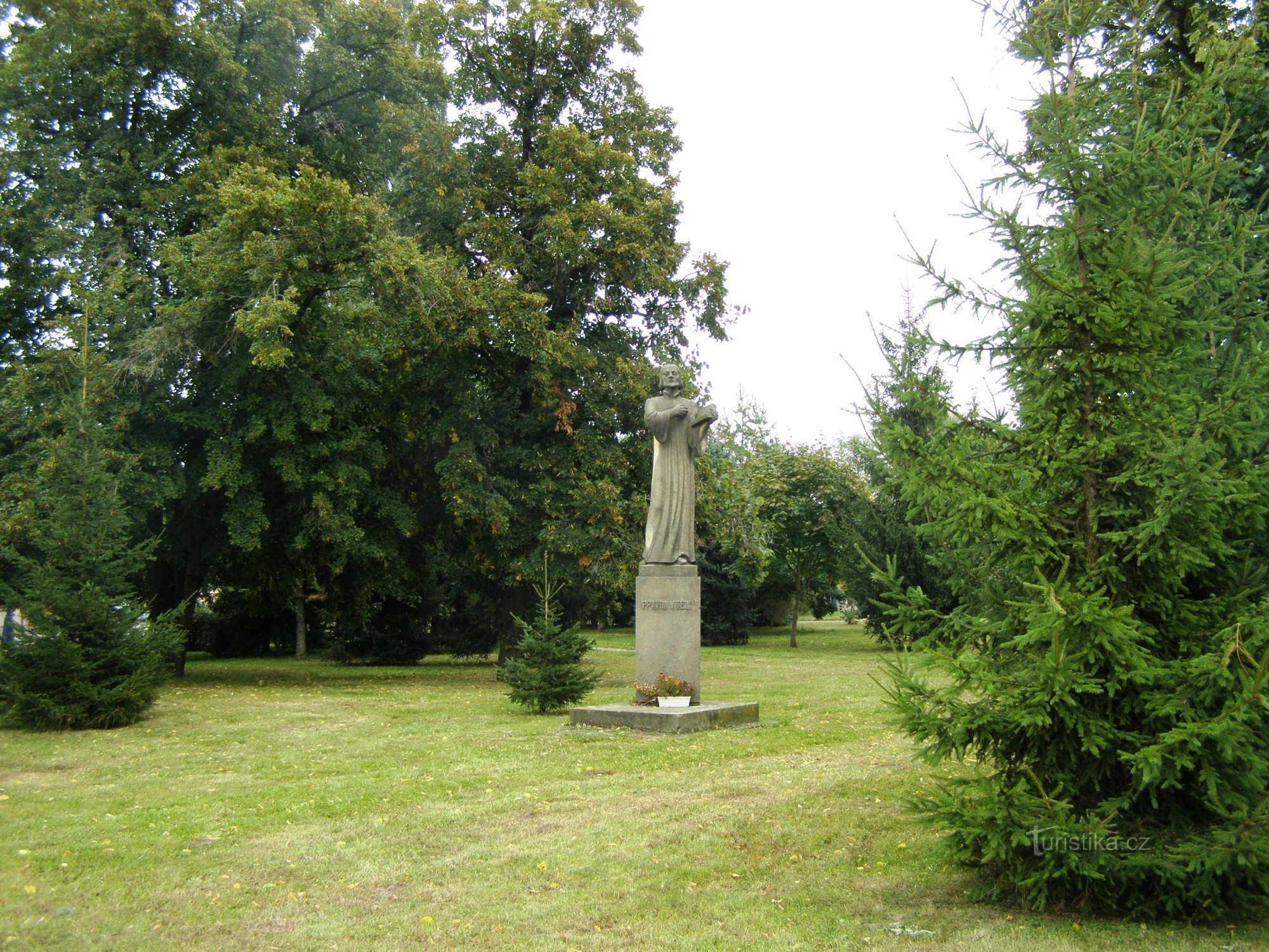 Hradec Králové - Plotiště nad Labem - tượng đài Sư phụ Jan Hus