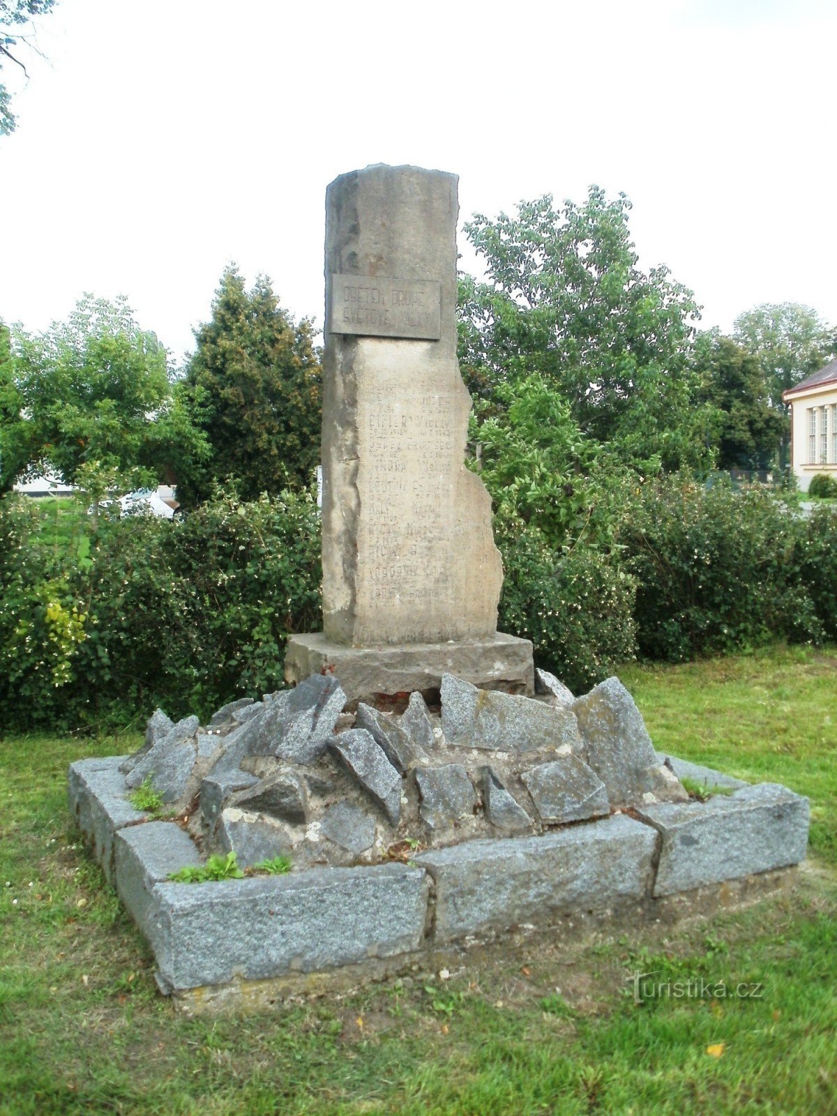 Hradec Králové - Plotiště nad Labem - tượng đài các nạn nhân của lần thứ 2 St. chiến tranh