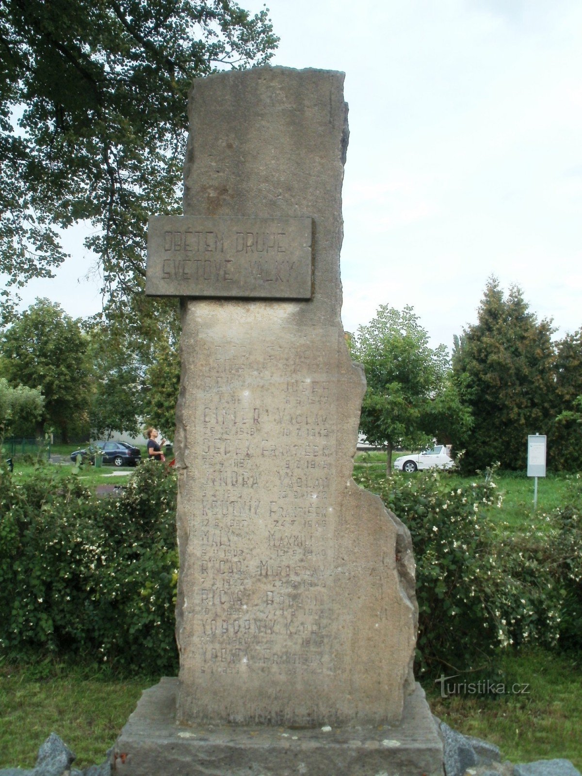 Hradec Králové - Plotiště nad Labem - 纪念第 2 街遇难者的纪念碑。 战争