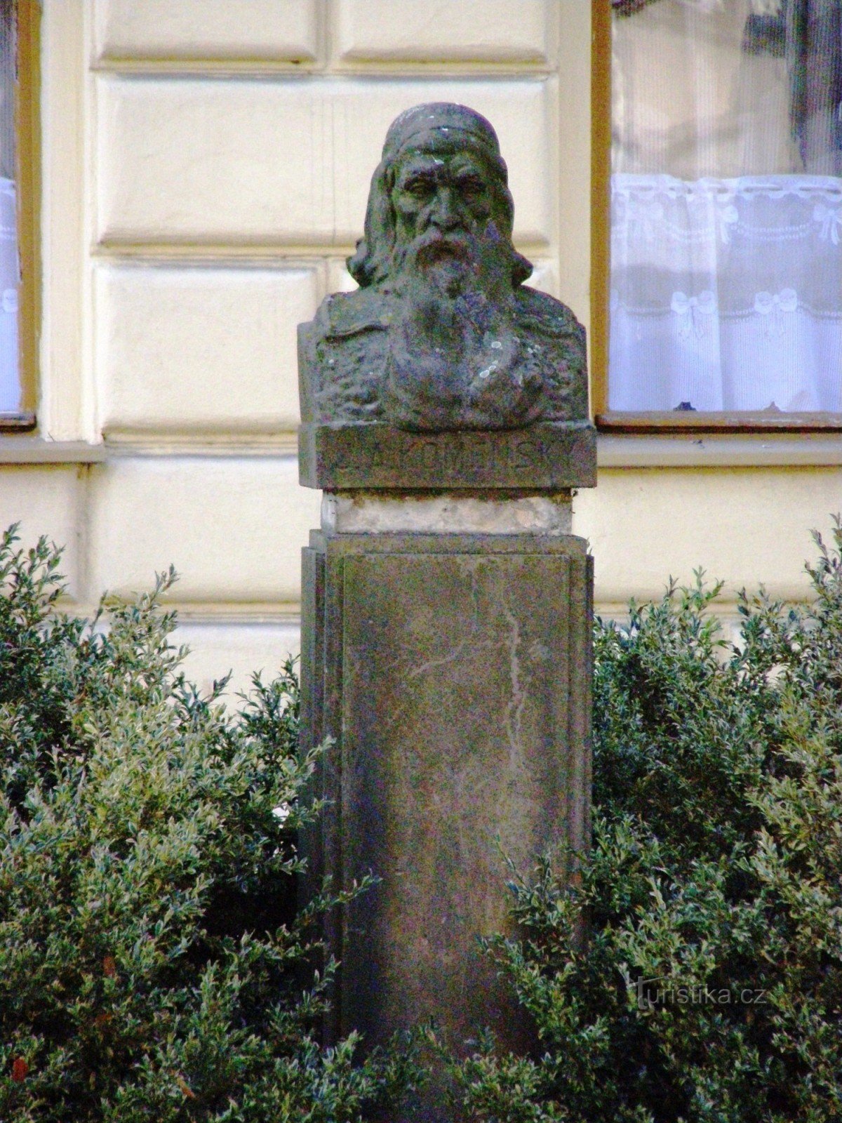 Hradec Králové - spomenik JA Comenius u Kuklenyju