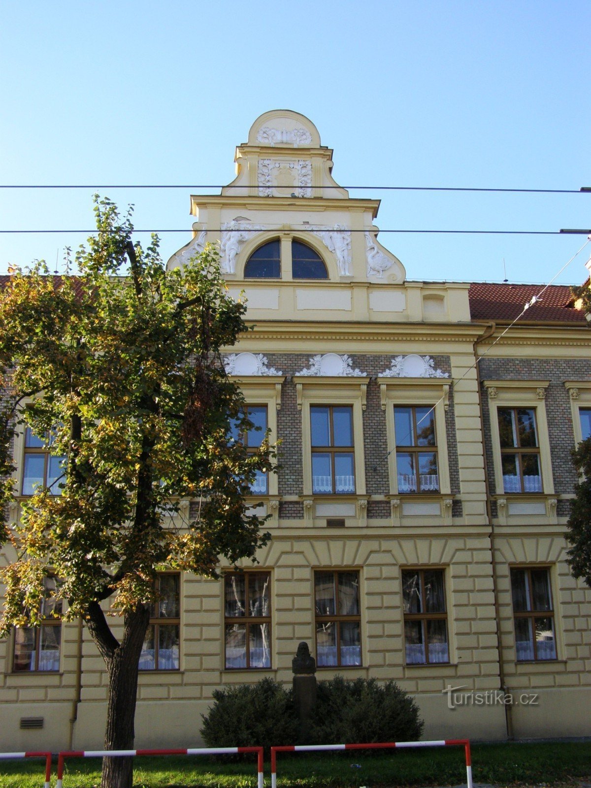 Hradec Králové - JA Comenius monument i Kukleny