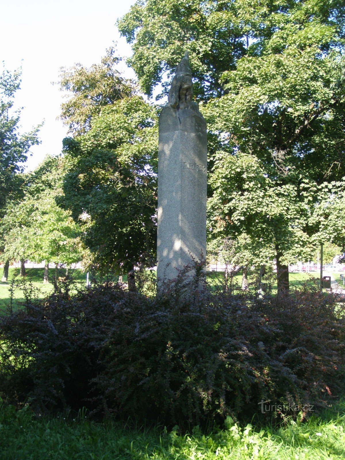 Градец Кралове - памятник Яну Гусу в Суковых садах