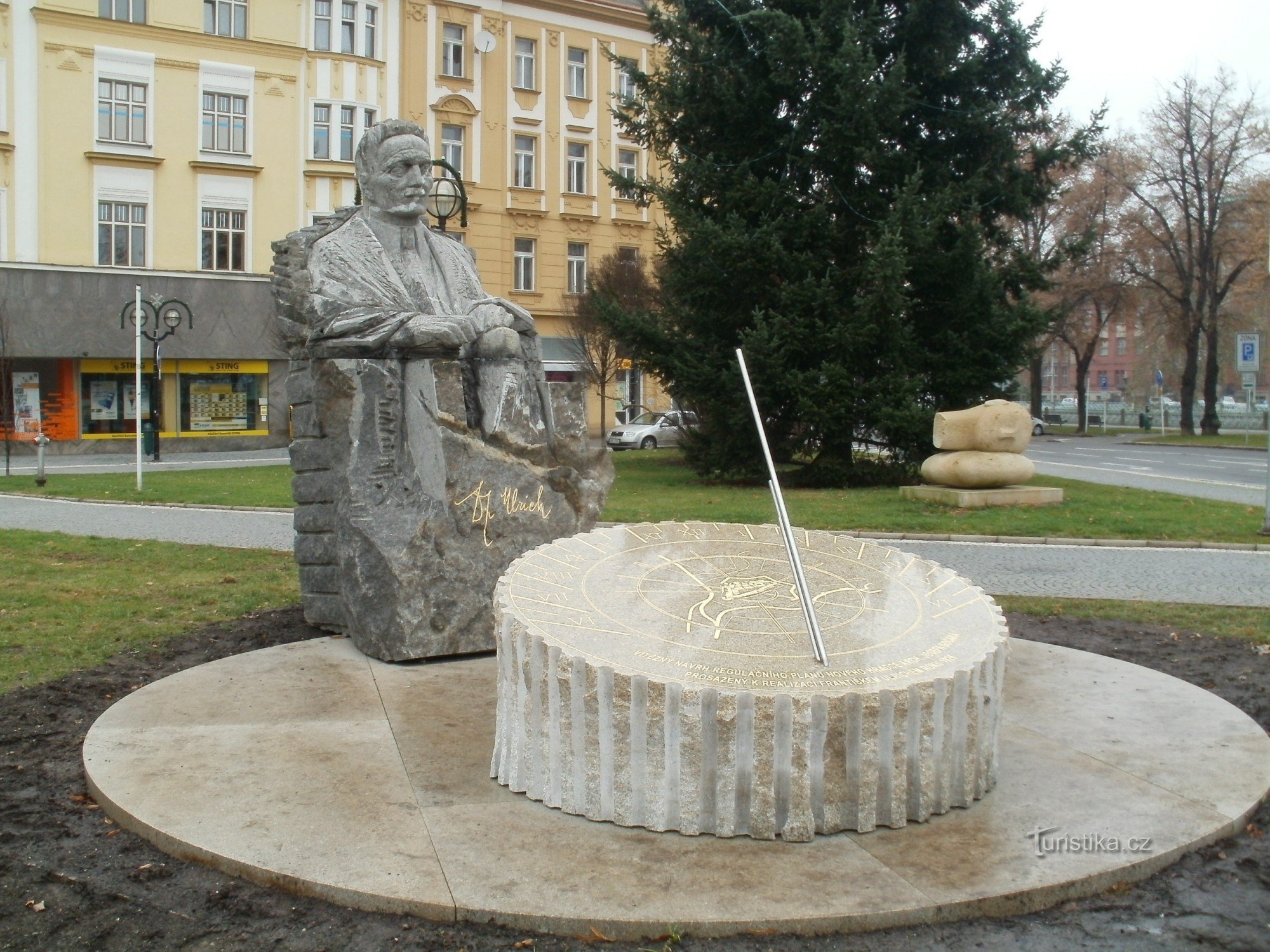 Hradec Králové - tượng đài JUDr. Antonín Ulrich