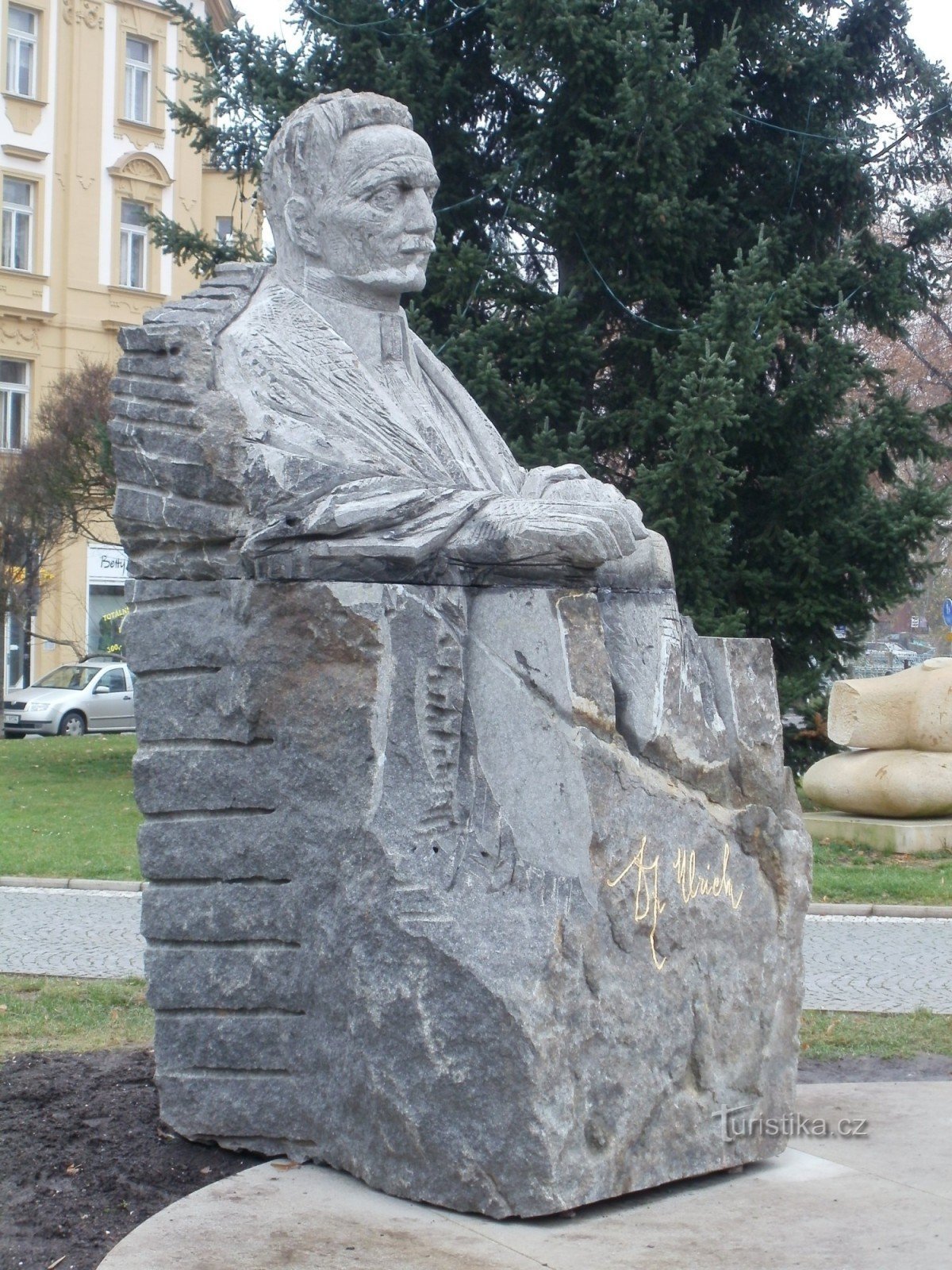 Hradec Králové - tượng đài JUDr. Antonín Ulrich
