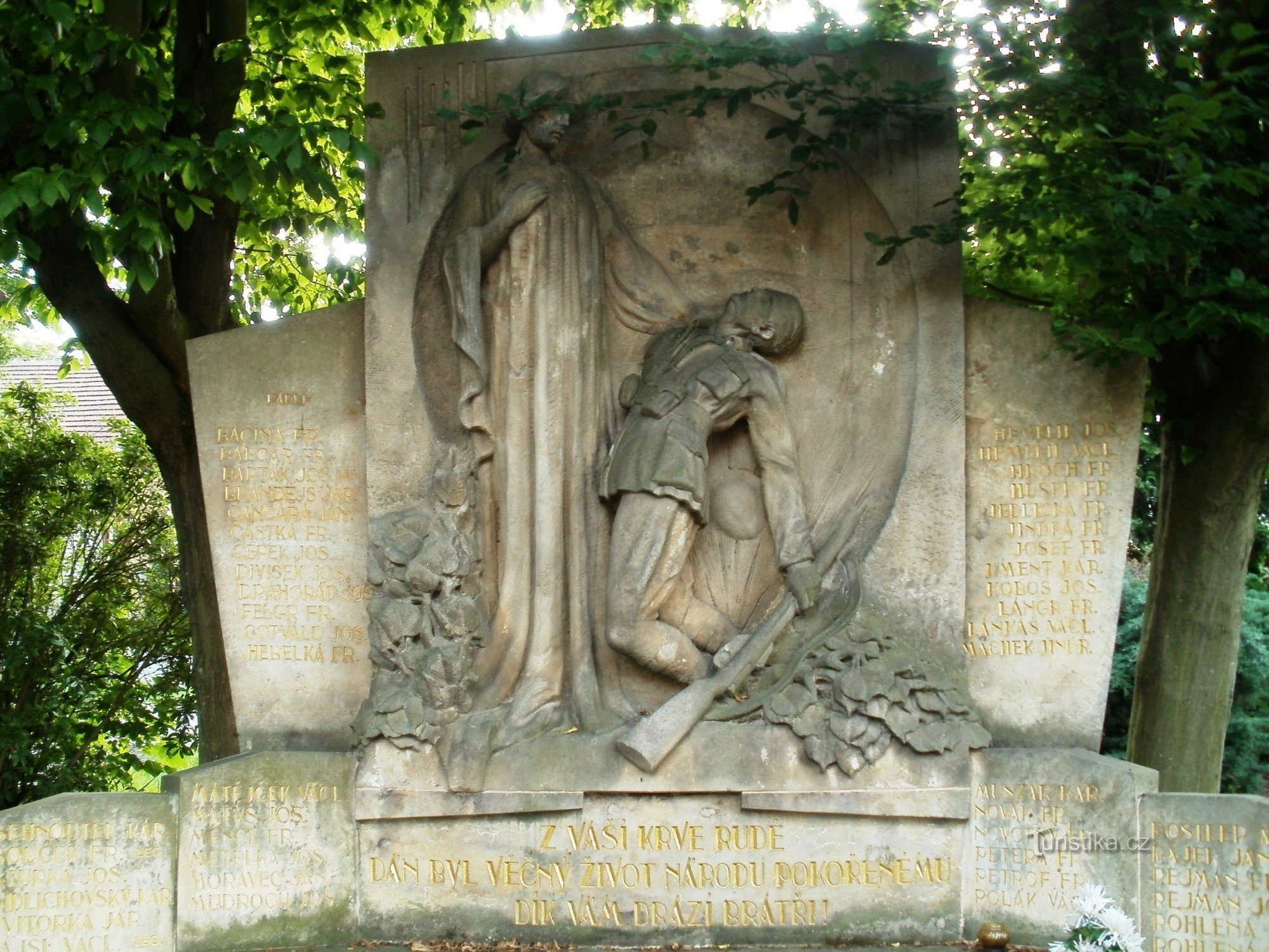 Hradec Králové - tượng đài các nạn nhân của lần thứ 2 St. chiến tranh ở Tân HK