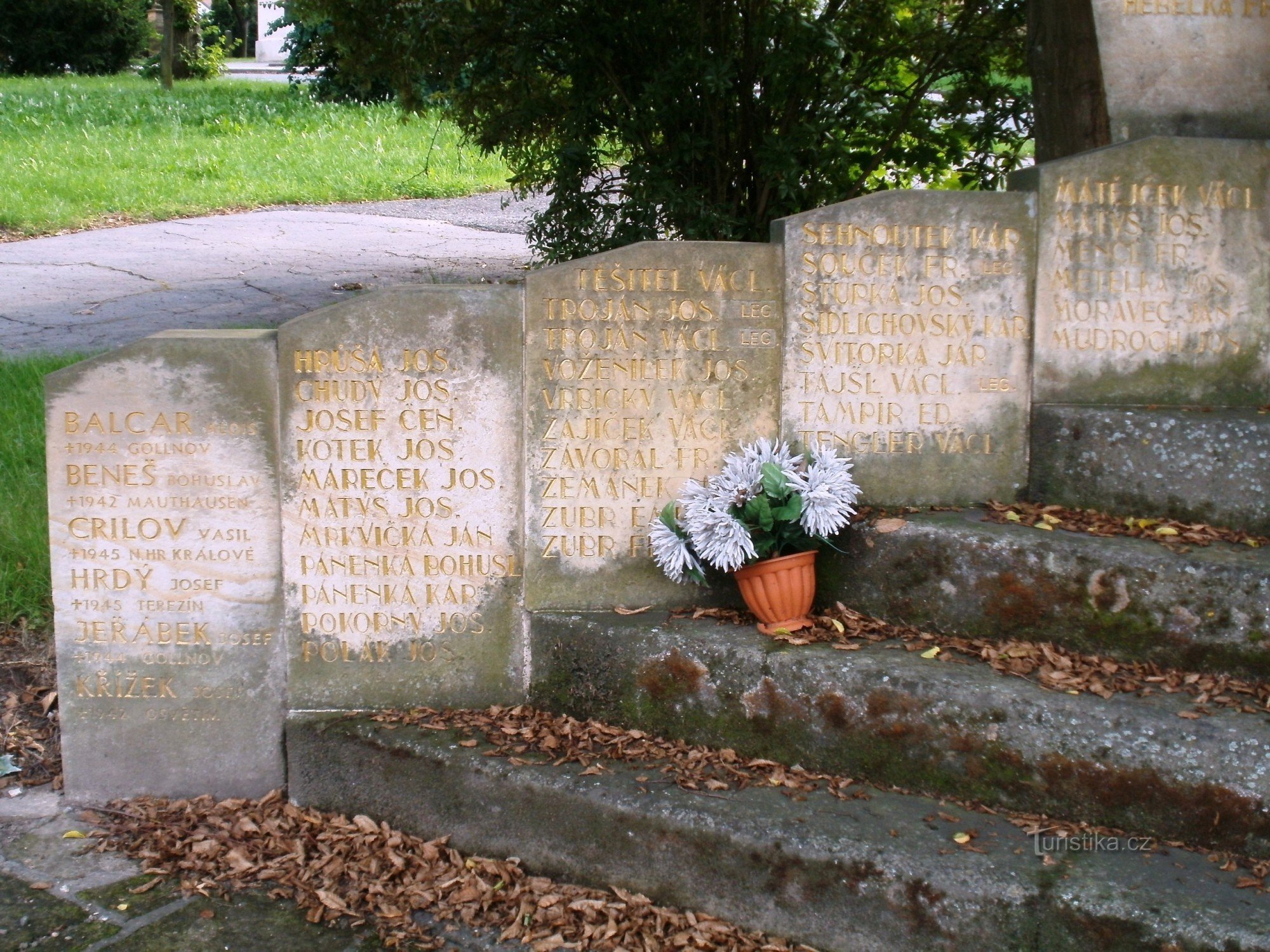Hradec Králové - monument aux victimes de la 2e rue. guerre à New HK