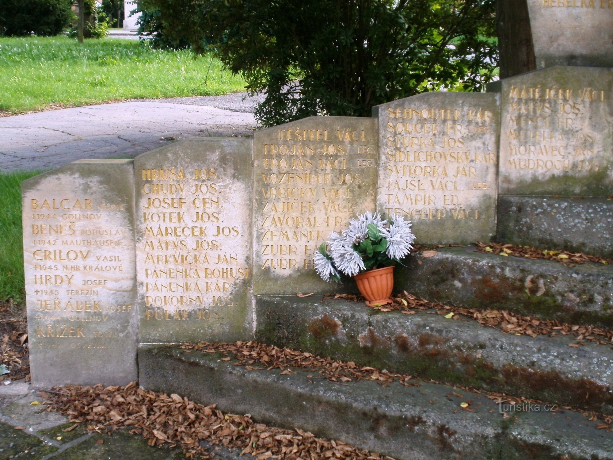 Hradec Králové - monumento alle vittime del 2° S. guerra a New Hong Kong