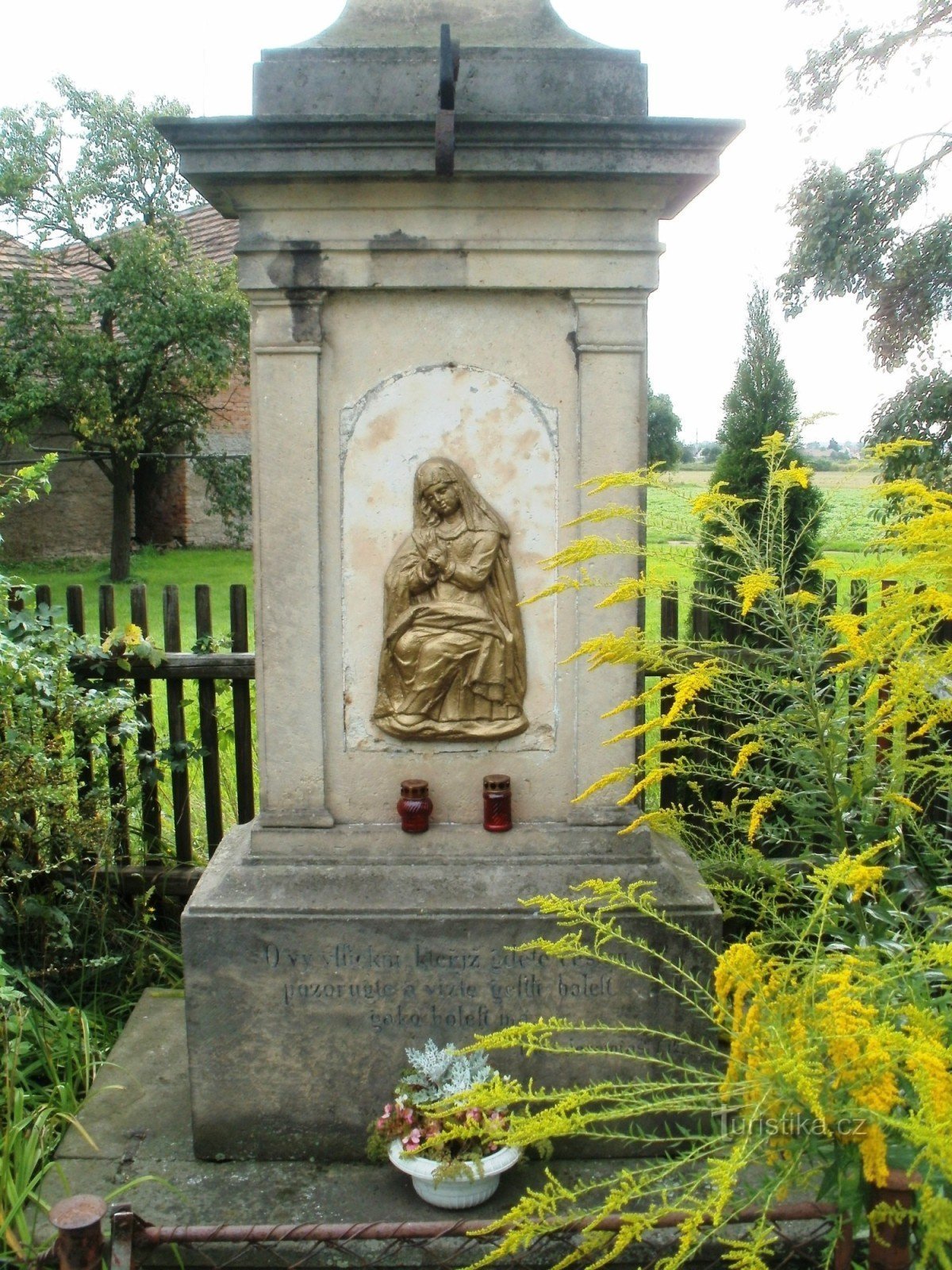 Hradec Králové - monument de la crucifixion à Plácky